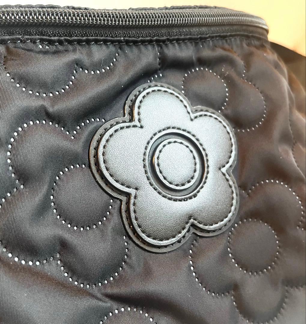 美品◆MARY QUANT ボディバッグ キルティング 花 デイジー ブラック