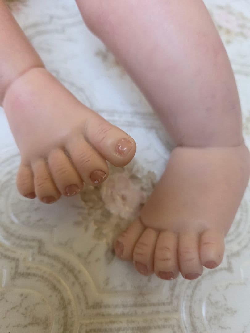 リボーンドール　左側の金髪の子のみ（青い線で囲っている人形）