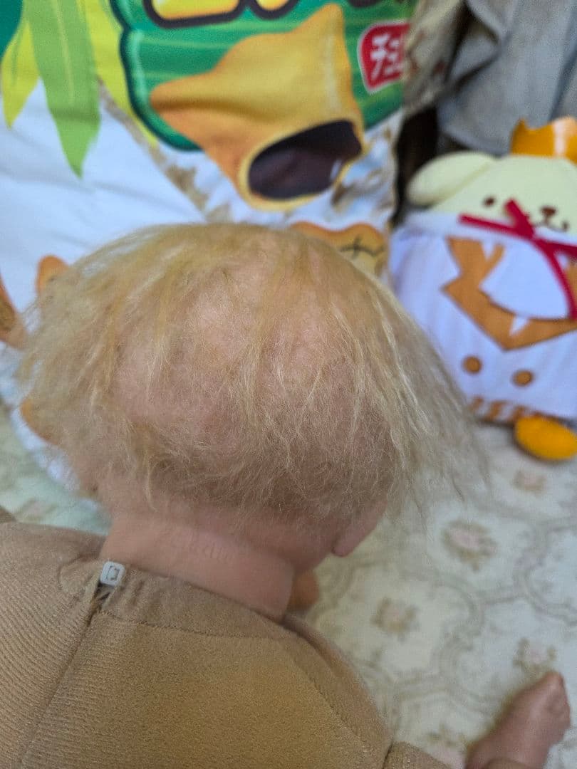 リボーンドール　左側の金髪の子のみ（青い線で囲っている人形）