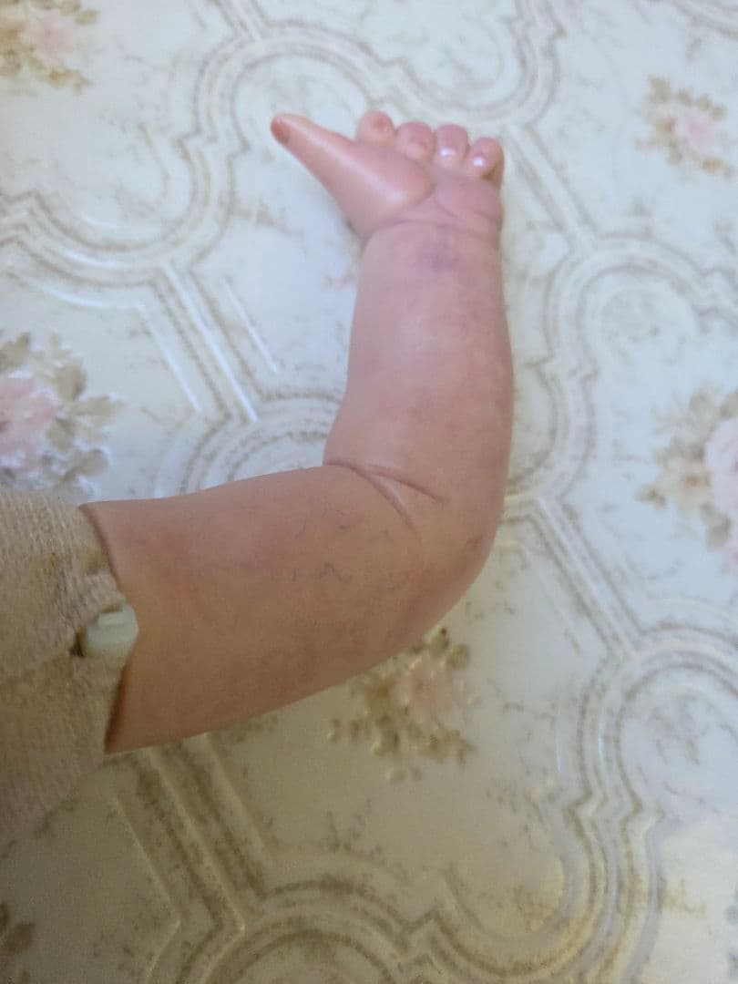 リボーンドール　左側の金髪の子のみ（青い線で囲っている人形）