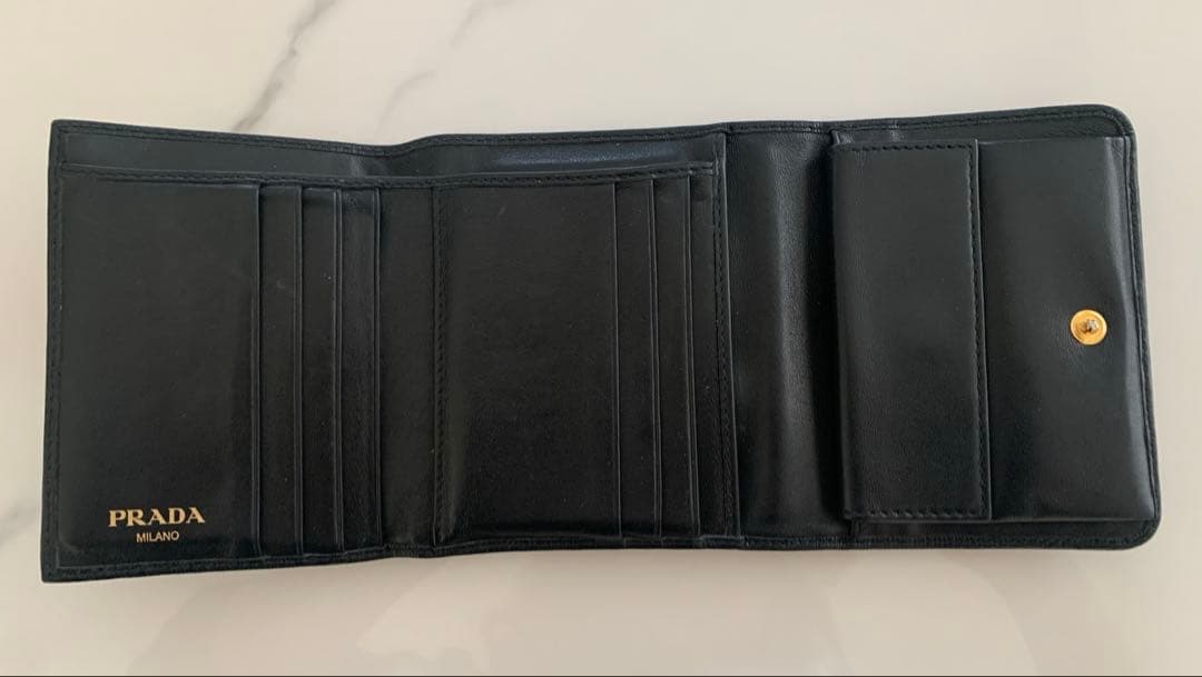 PRADA三つ折りコンパクト財布