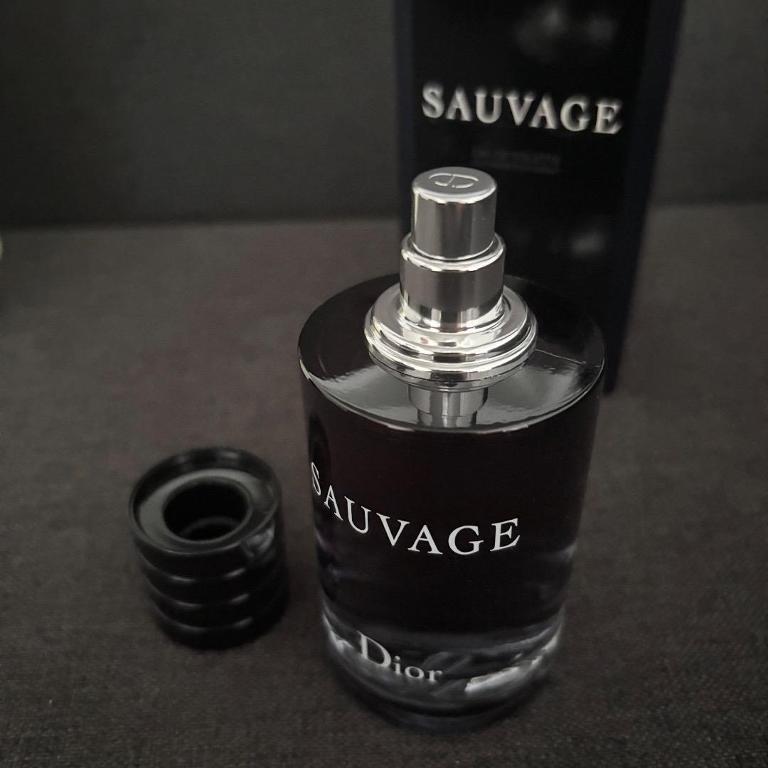 Dior SAUVAGE オードトワレ 香水 満量 箱付き
