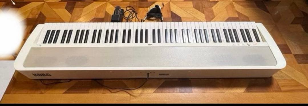 KORG 電子ピアノ B1 ホワイト 88鍵盤 ヘッドホン ペダルつき