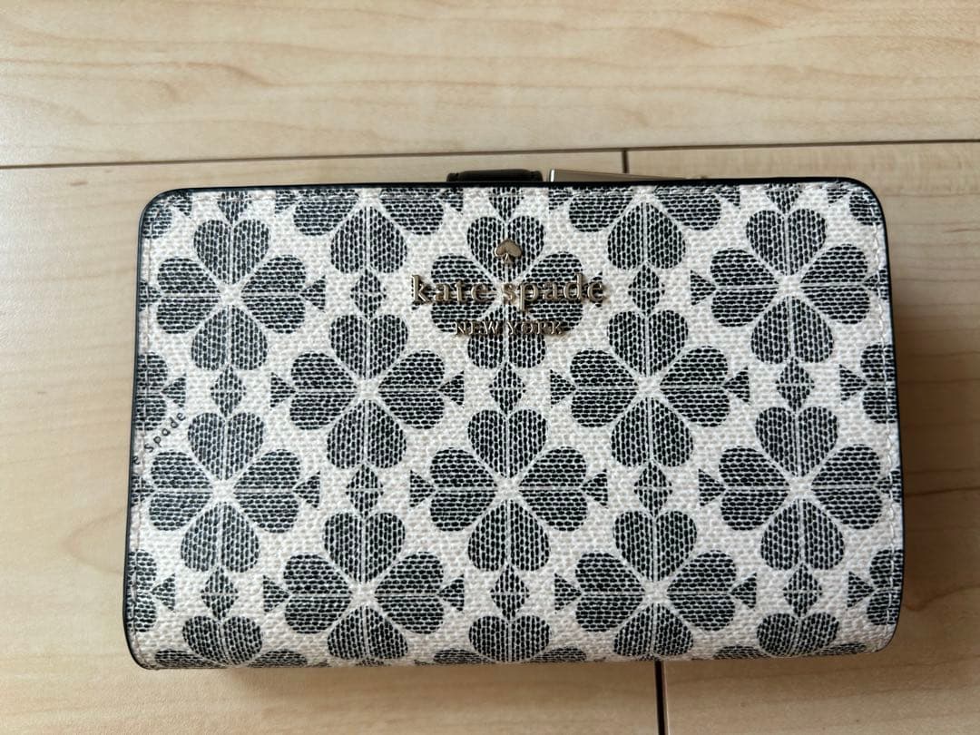 【新品　箱付き】ケイトスペード kate spade スペード フラワー 財布
