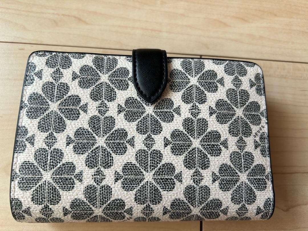 【新品　箱付き】ケイトスペード kate spade スペード フラワー 財布