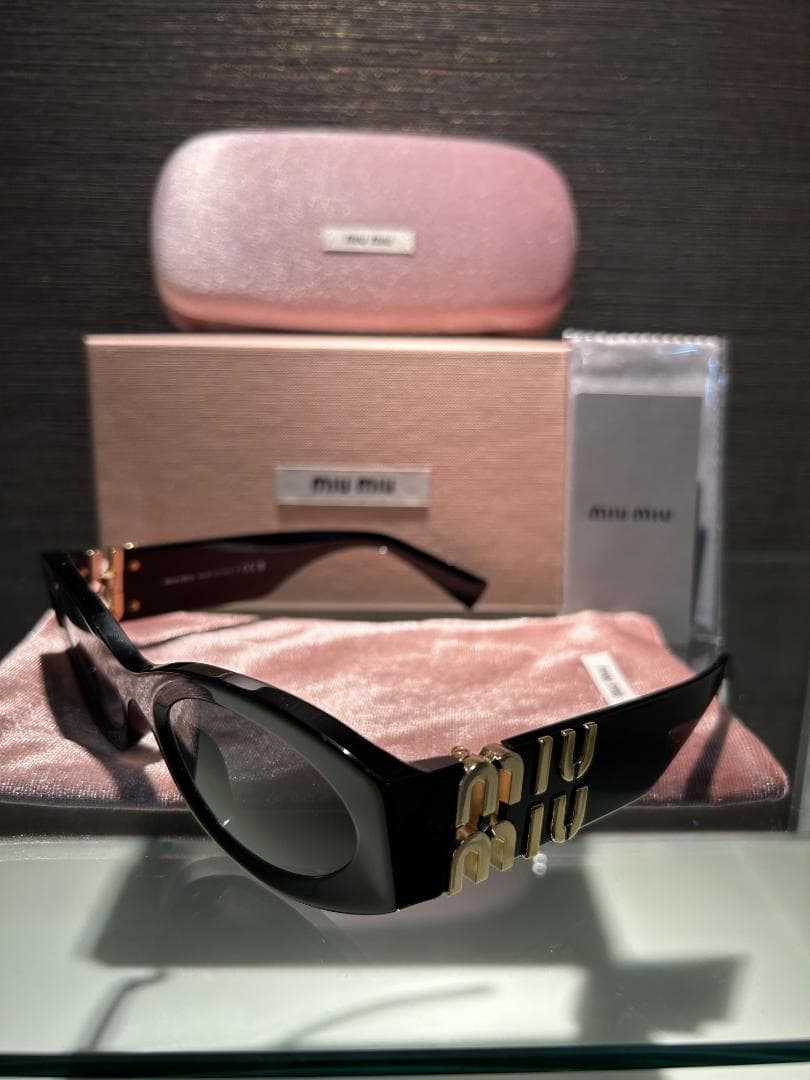 Miu Miu ロゴ グリンプス サングラス ブラック
