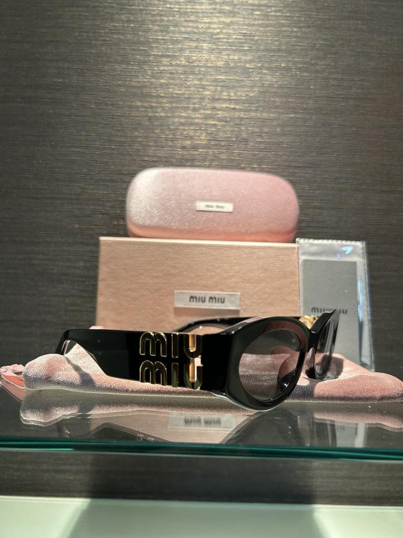Miu Miu ロゴ グリンプス サングラス ブラック