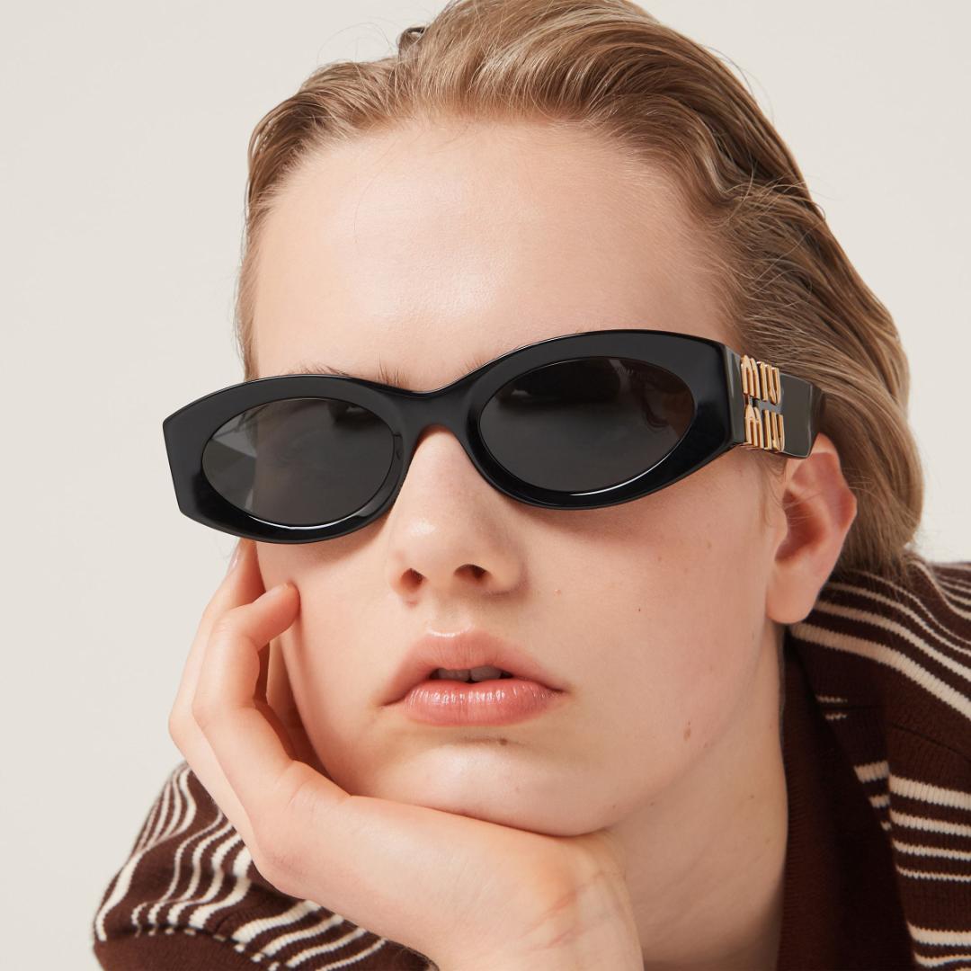 Miu Miu ロゴ グリンプス サングラス ブラック