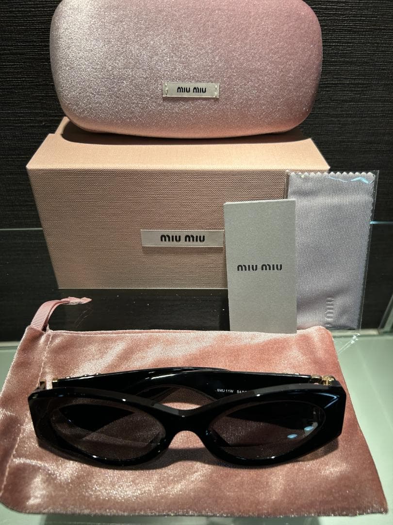 Miu Miu ロゴ グリンプス サングラス ブラック