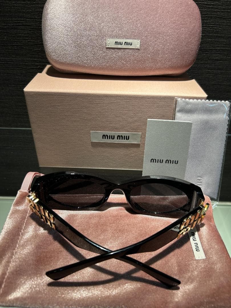 Miu Miu ロゴ グリンプス サングラス ブラック