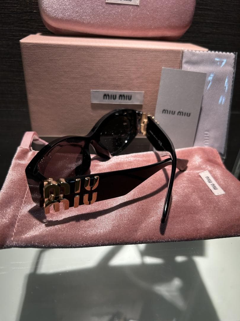 Miu Miu ロゴ グリンプス サングラス ブラック