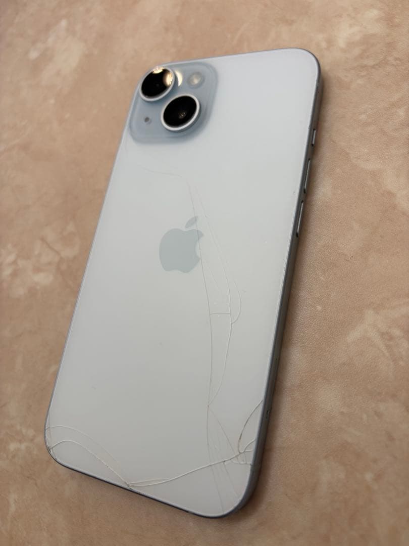 【最終価格】Apple iPhone 15 128GB 背面ひびあり