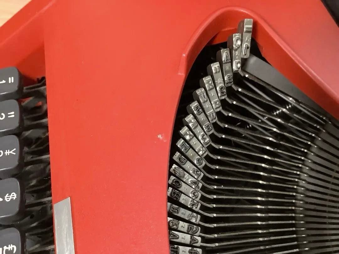 Olivetti オリベッティ 110 赤 タイプライター　動作確認済み