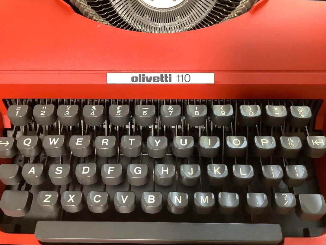 Olivetti オリベッティ 110 赤 タイプライター　動作確認済み
