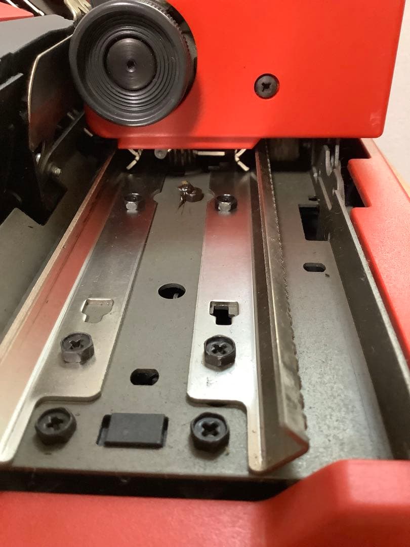 Olivetti オリベッティ 110 赤 タイプライター　動作確認済み