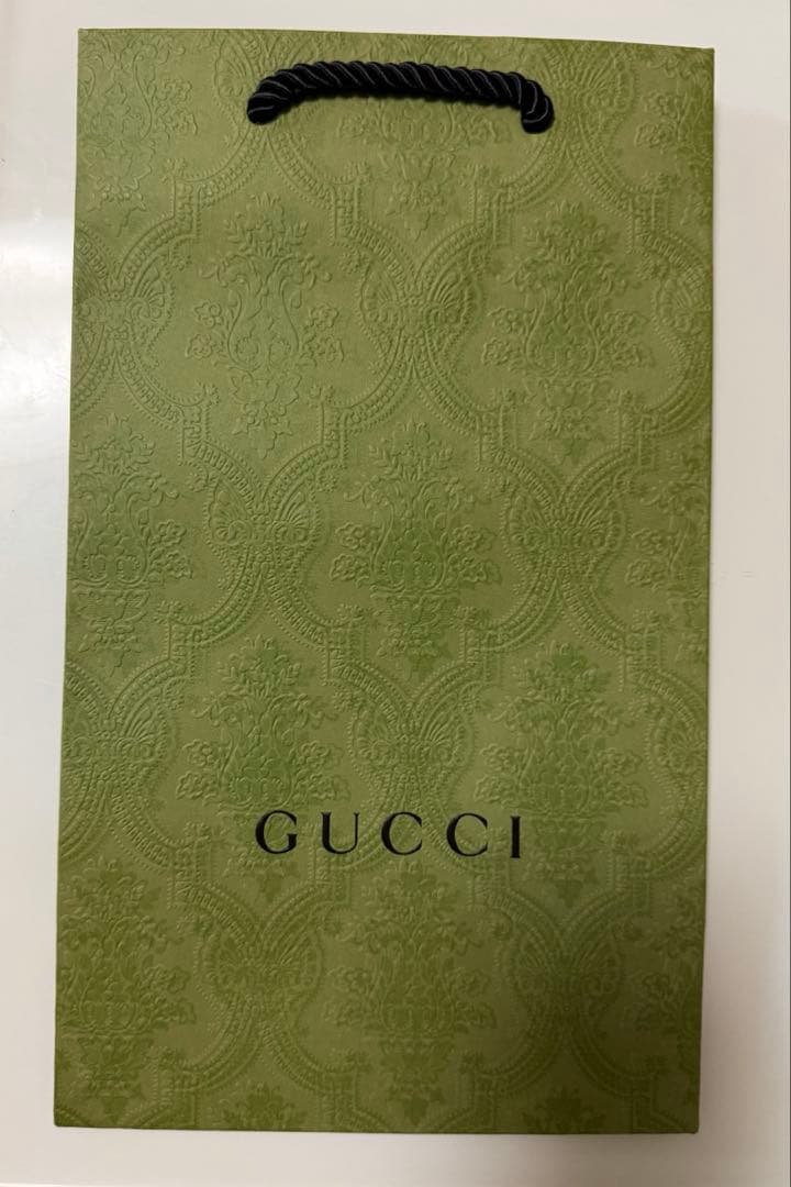 【美品】Gucci チェリー装飾 二つ折り財布