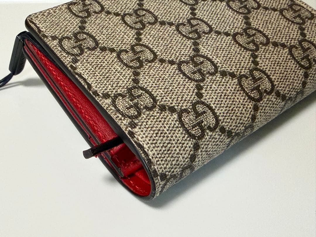 【美品】Gucci チェリー装飾 二つ折り財布
