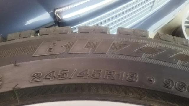 18インチ国産スタッドレス４本
