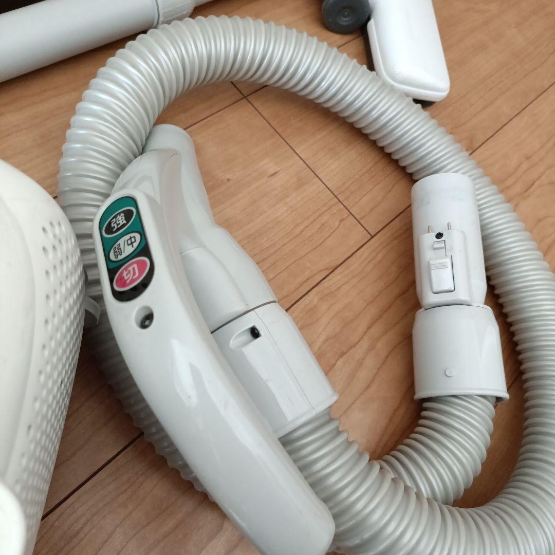 TOSHIBA VC-D50K（2017年製 ）紙パック式掃除機