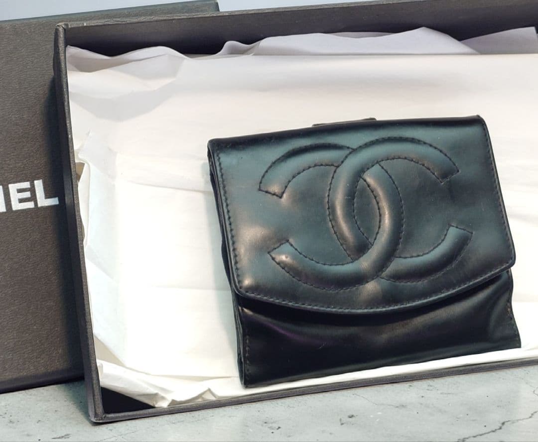 特価【CHANEL】パテントレザー/二つ折り財布/