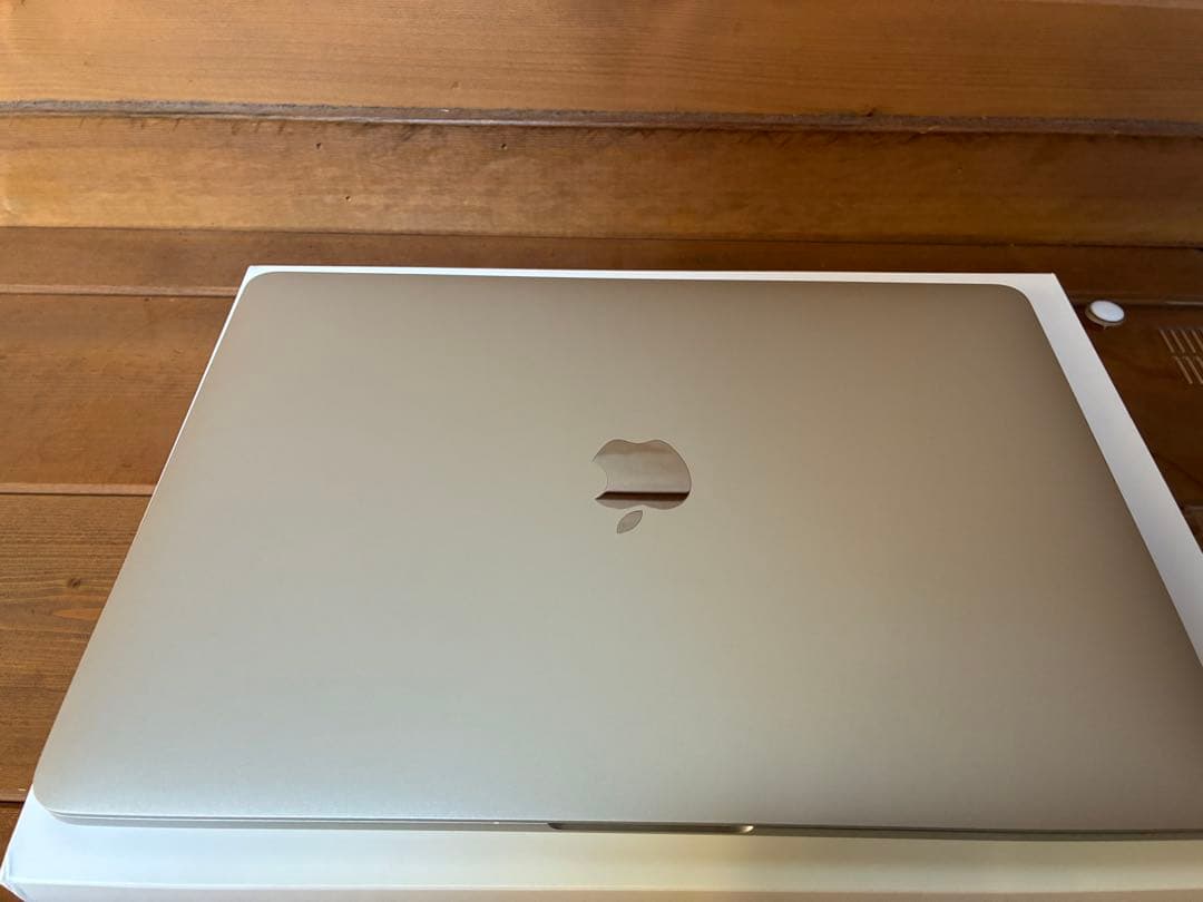 美品⭐︎MacBook Pro 2020 箱・クリアカバー付