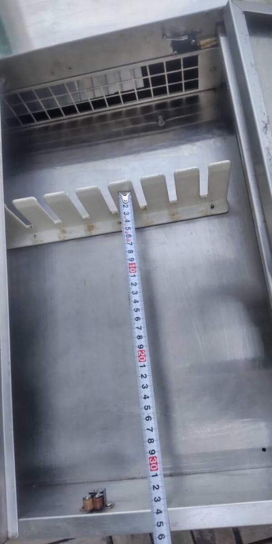 殺菌灯付き包丁保管庫 13本用 ステンレス 壁掛け式 包丁差し 中古品