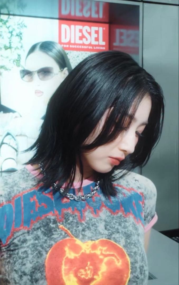 美品　DIESEL グラフィックTシャツ 半袖　Hana着用