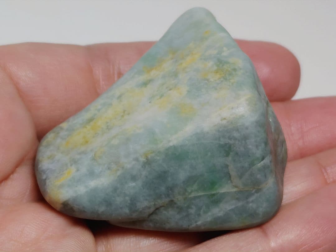 糸魚川163 翡翠 99g ヒスイ 原石 鑑賞石 自然石 誕生石 鉱物 鉱石