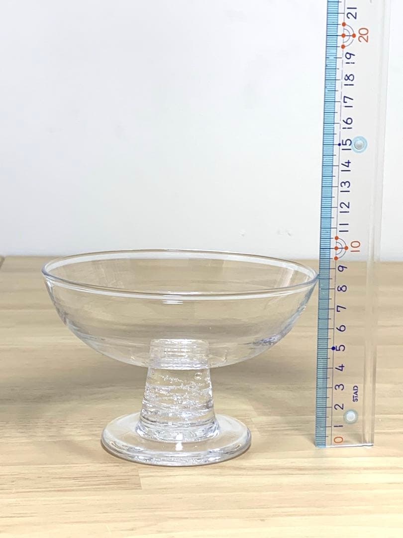 甲田彩恵さん　ガラスのネコ器