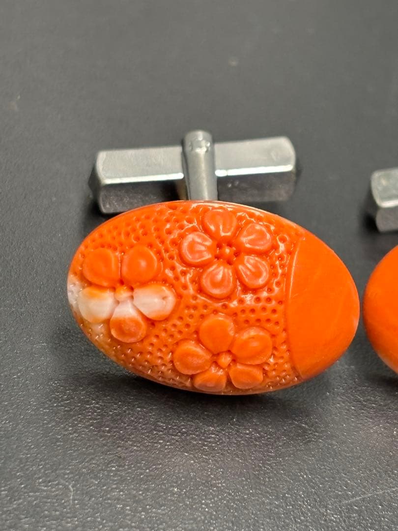 【美品】朱色珊瑚 カフス 珊瑚細工 ヴィンテージアクセサリー サンゴ 希少