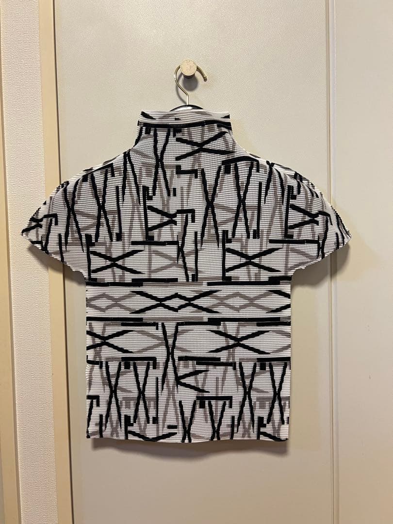 me ISSEY MIYAKE プリーツハイネックカットソー ミーイッセイミヤケ