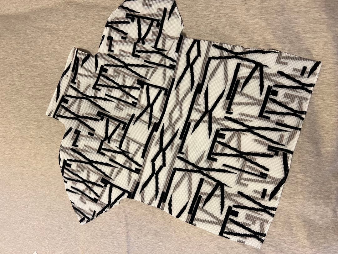 me ISSEY MIYAKE プリーツハイネックカットソー ミーイッセイミヤケ