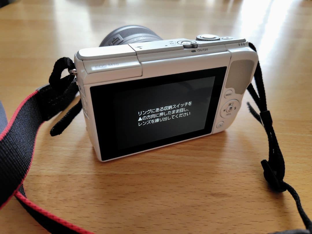 Canon EOS M10 ホワイト レンズキット 動作確認済み 付属品あり