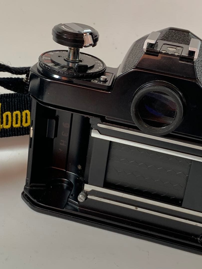 Nikon FE2 フィルム一眼レフカメラ 50mmレンズ、ストロボ付き