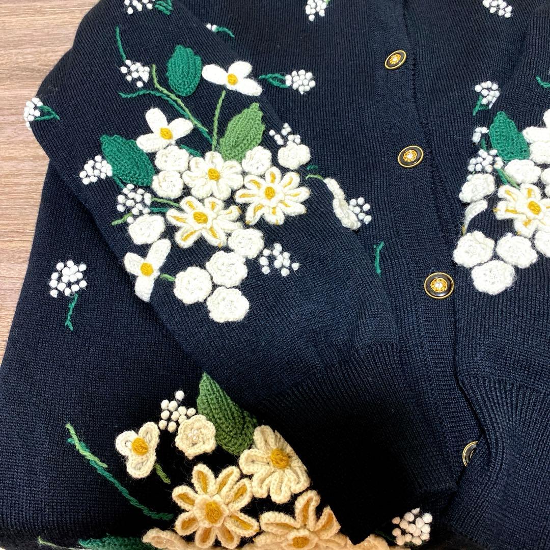 ロングニットカーディガン立体フラワー刺繍ビーズ付きブラック大きいサイズLL〜3L