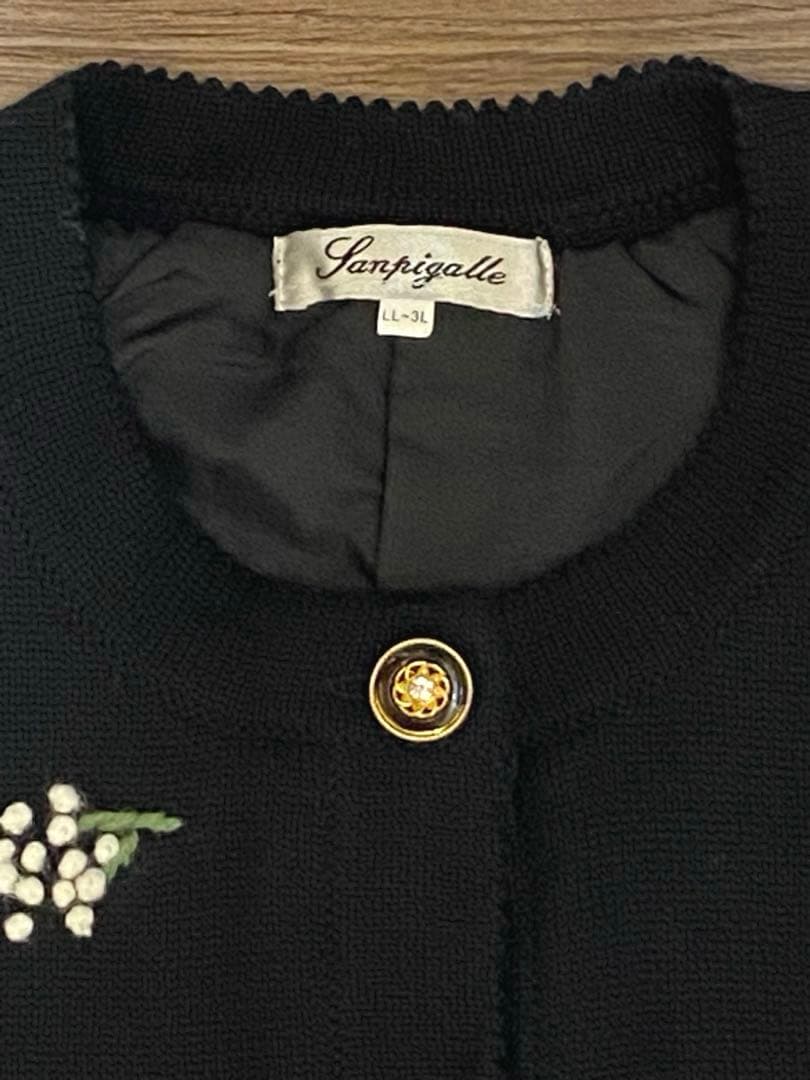 ロングニットカーディガン立体フラワー刺繍ビーズ付きブラック大きいサイズLL〜3L
