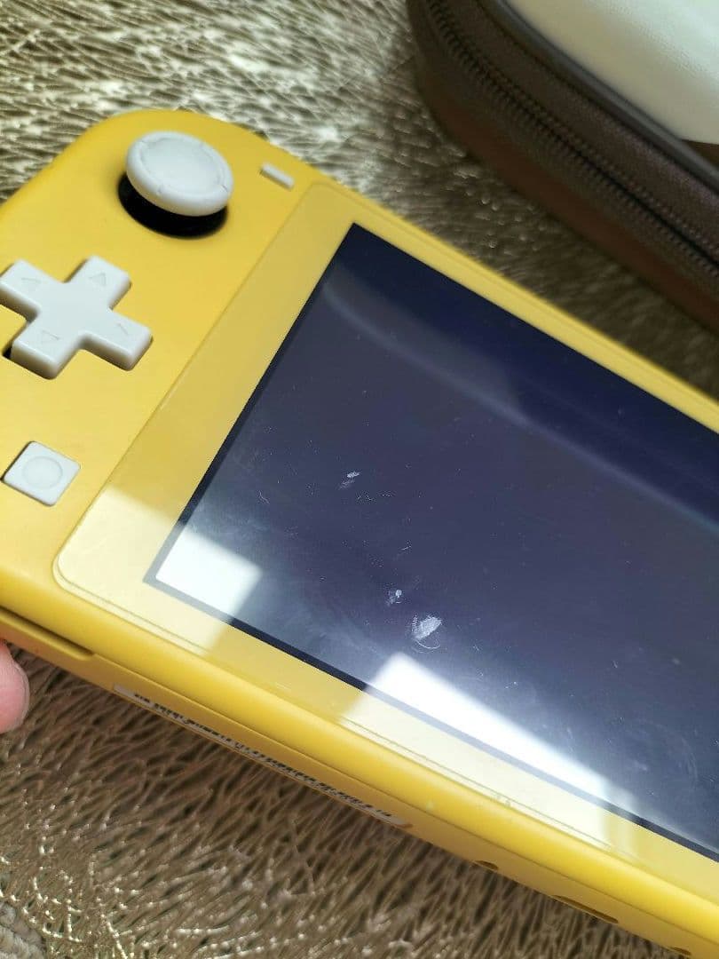 任天堂 ニンテンドースイッチライト イエロー イーブイケース付き イーブイ
