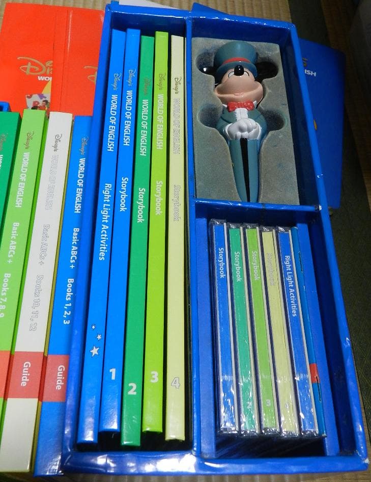 Disney's World of English 教材セット　2梱包発送