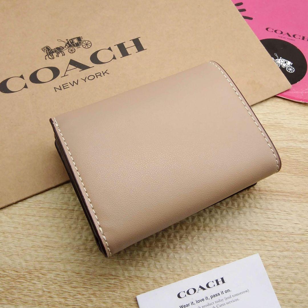 新作　新品　COACH　折り財布　３つ折り財布　レディース