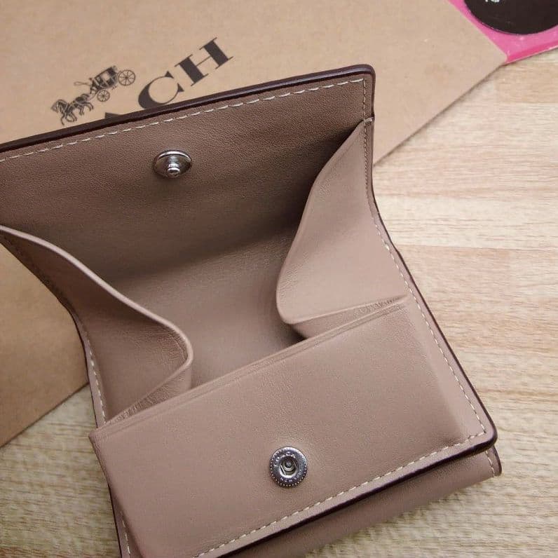 新作　新品　COACH　折り財布　３つ折り財布　レディース
