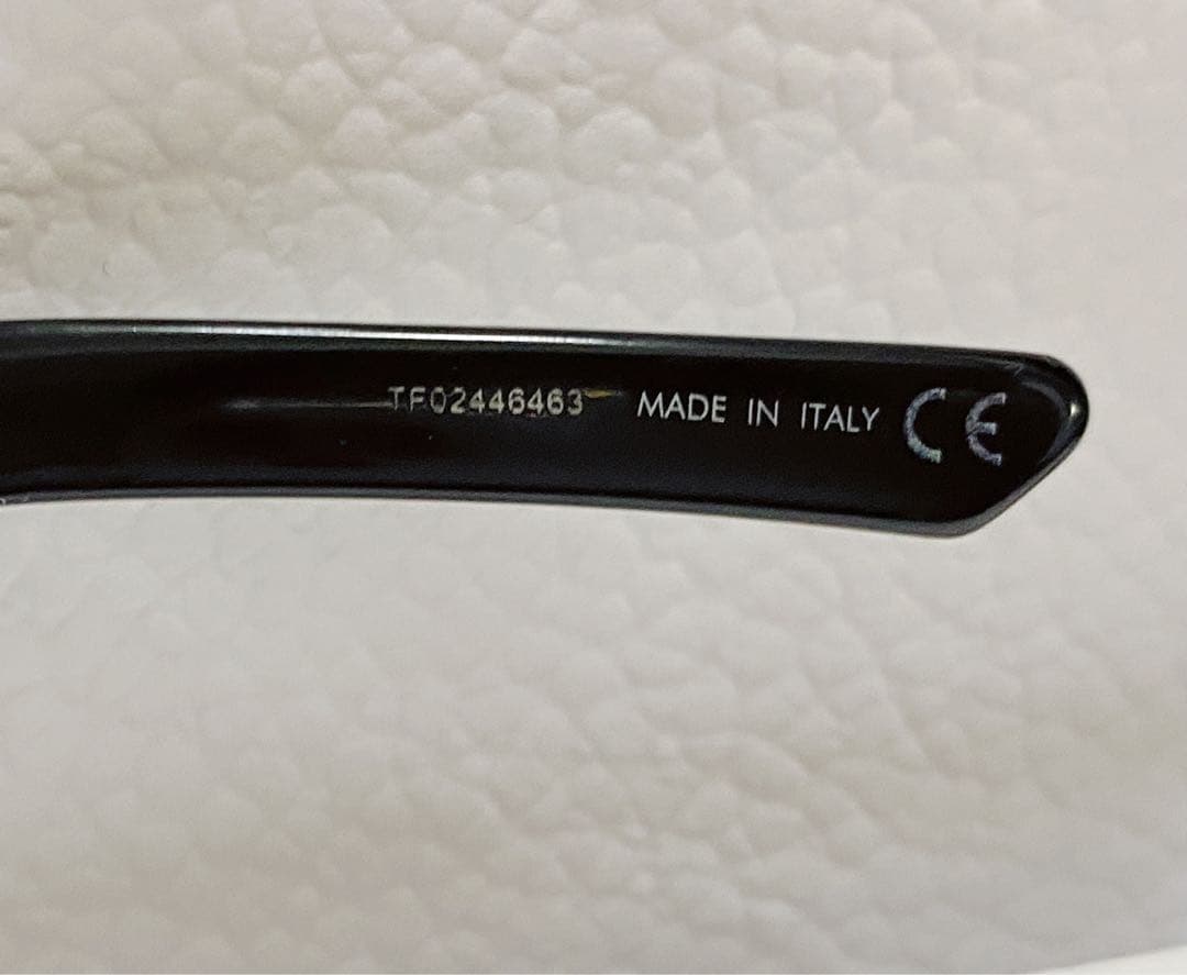正規品 DIOR ロゴ入りブラックサングラス