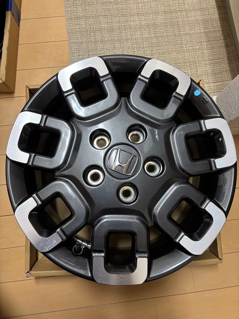 【新品未使用】新型フリードクロスター 15インチ純正アルミホイール 4本セット①