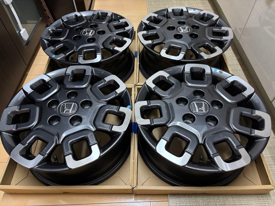 【新品未使用】新型フリードクロスター 15インチ純正アルミホイール 4本セット①