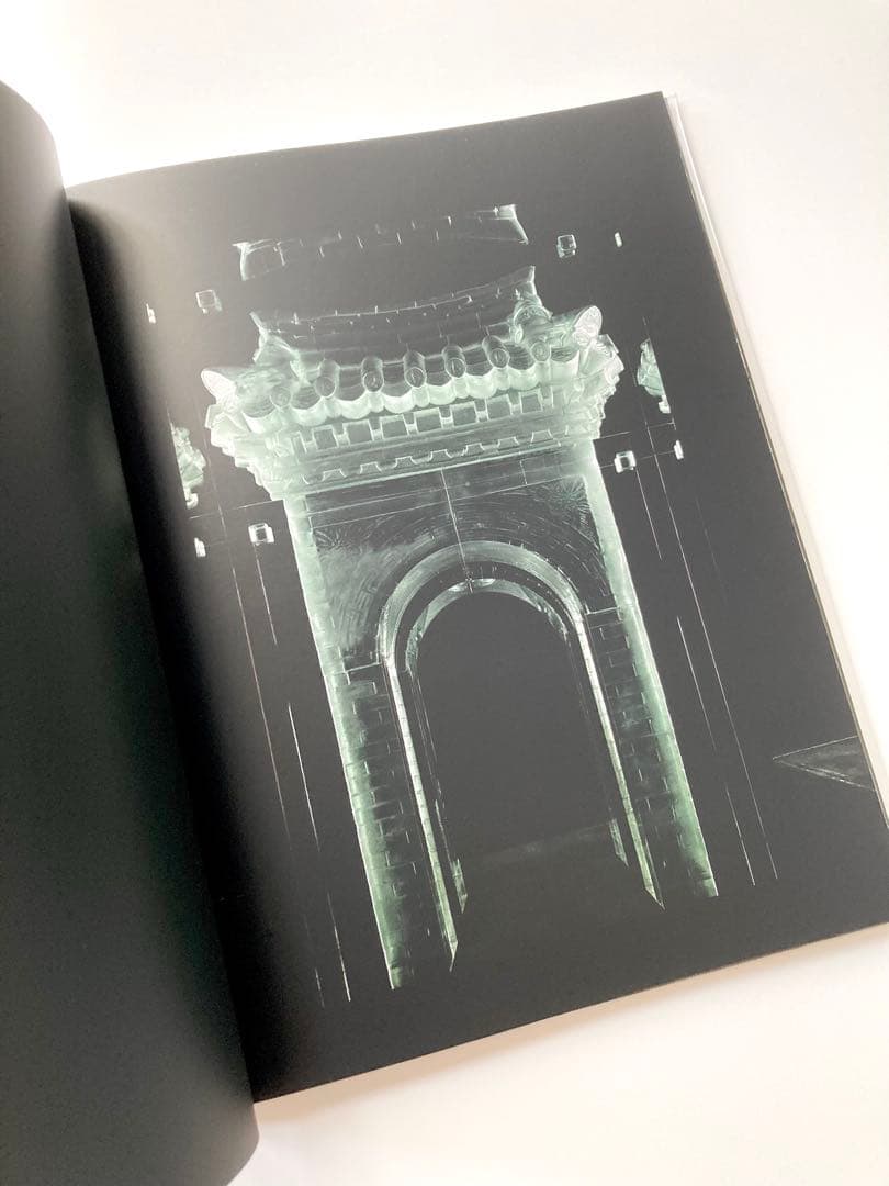 ス・ドホ　Do Ho Suh「PORTAL」韓国現代アート　透明アクリル彫刻