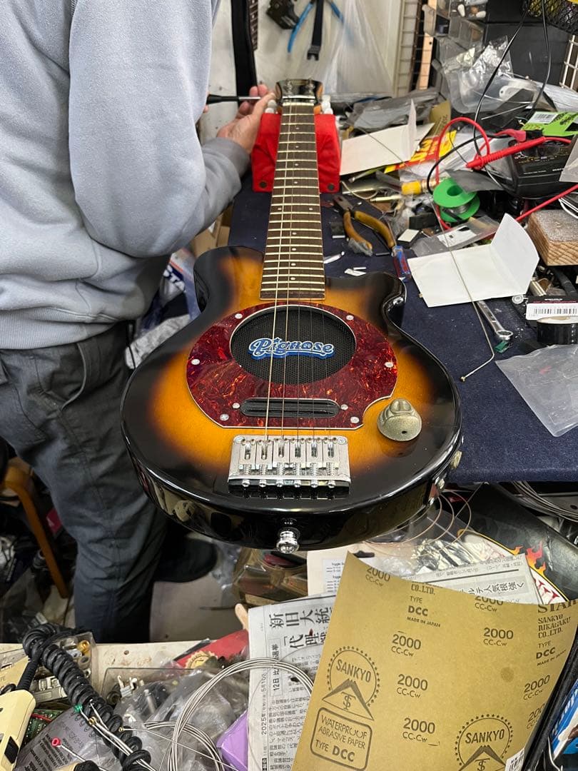 Pignose ピグノーズ アンプ内蔵ミニギター オーバーホール、弦新品張替え