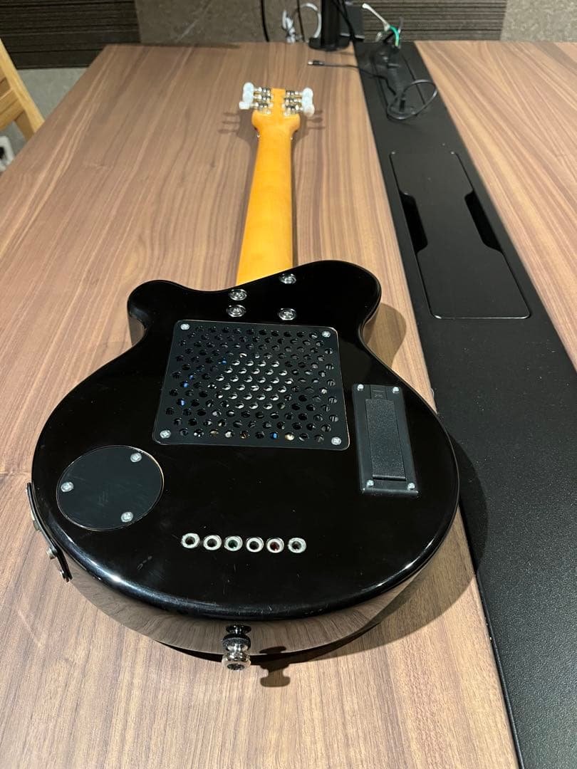 Pignose ピグノーズ アンプ内蔵ミニギター オーバーホール、弦新品張替え
