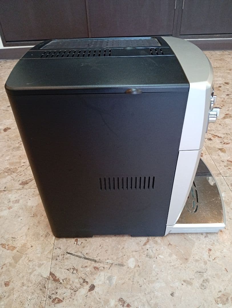 DeLonghi Magnifica エスプレッソマシン