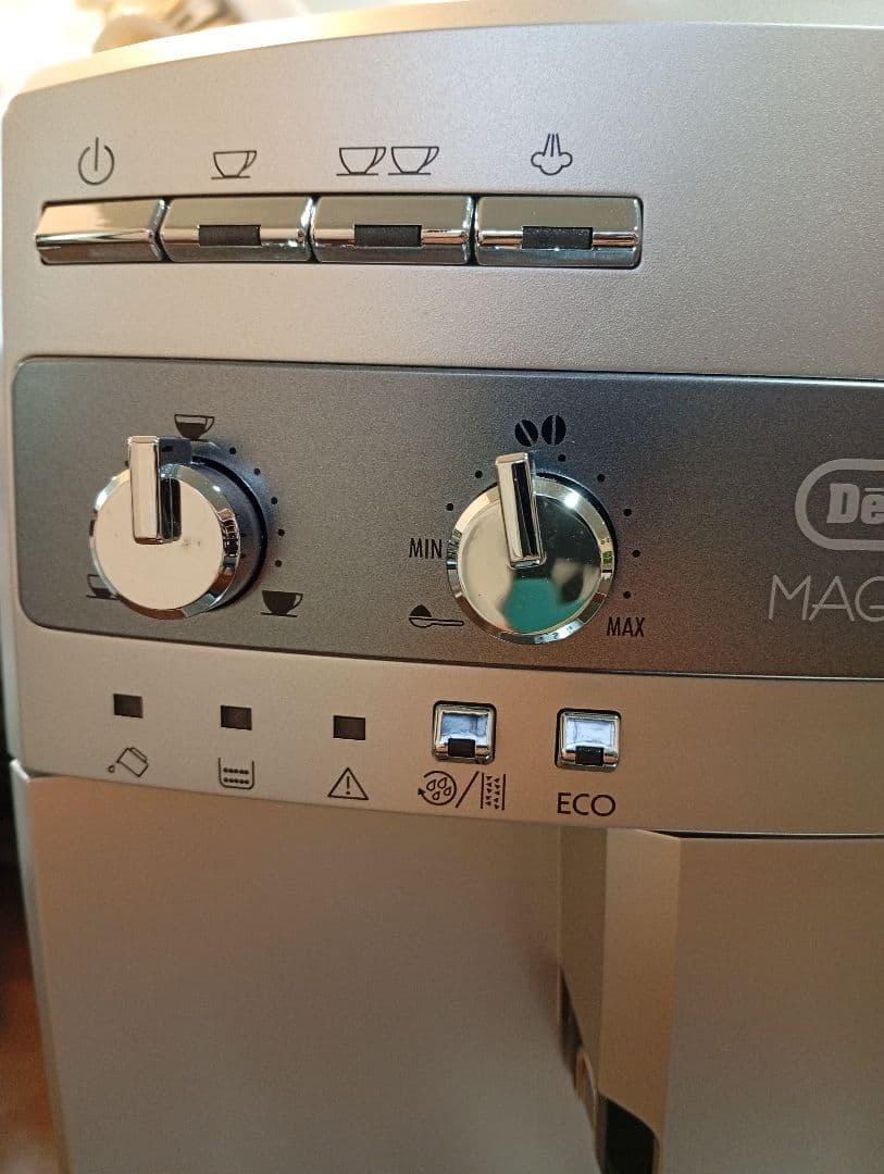 DeLonghi Magnifica エスプレッソマシン