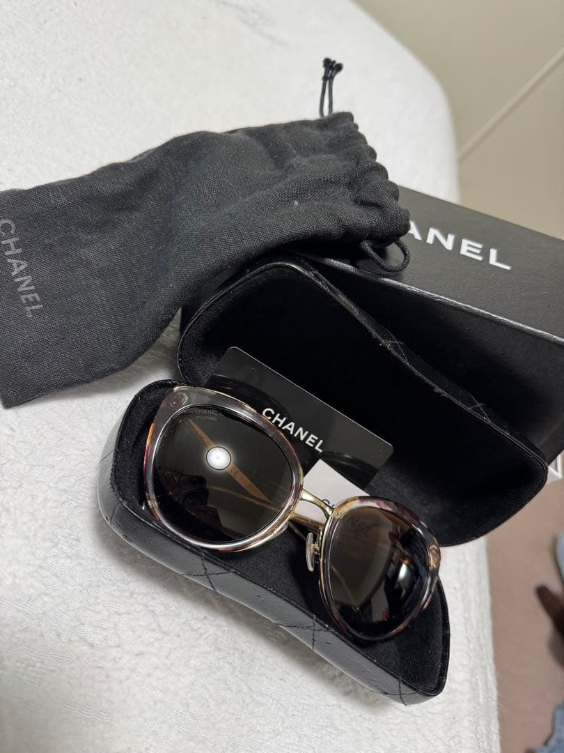 CHANEL キャットアイサングラス