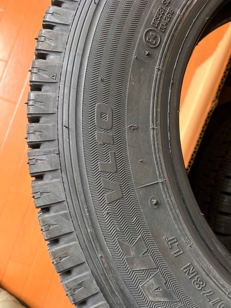 2025製ブリヂストン スタッドレスタイヤ145/80R12 80/78N LT